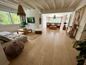 a living room with a couch and a table at Cruciata in Pietrosella