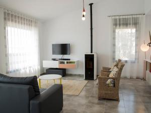 a living room with two chairs and a tv at Villas Medes Mar - Plus Costa Brava in L'Estartit