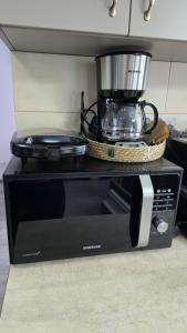 a blender sitting on top of a microwave at Delux Flat Straja in Lupeni +4 photos