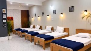 a row of beds in a room at Rahat Dormitory in Jāmb