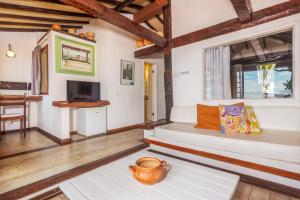 a living room with a couch and a window at Pousada Vila do Mar in Búzios