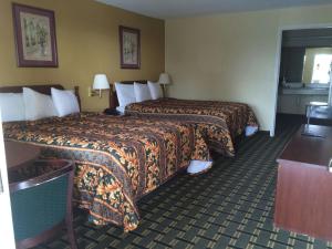 a hotel room with two beds in a room at Executive Inn Schulenburg in Schulenburg