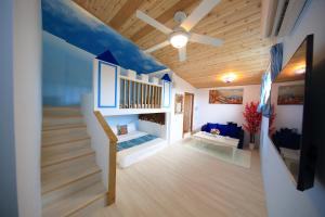 a childs room with a ceiling fan and a staircase at 跳跳包棟民宿 in Xiaoliuqiu