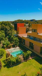 an aerial view of a house with a swimming pool at Pousada dos Bougainvilles in Manhã