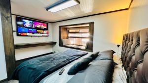 a bedroom with a bed and a tv on the wall at House 78 in Coquimbo