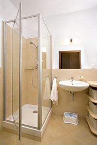 a bathroom with a shower and a sink at Apartament Aquamarina Międzyzdroje in Międzyzdroje