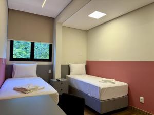En eller flere senger på et rom på Unii Hotel