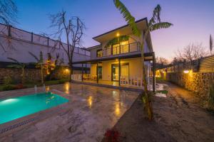 a house with a swimming pool in front of a house at Luku Villa in Sapanca