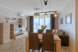 a kitchen and dining room with a table and chairs at Infinity View 3 Shkorpilovci in Shkorpilovtsi