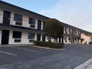 an empty parking lot in front of a building at Harbor Bay Inn in Costa Mesa
