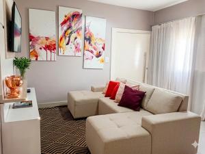 a living room with a couch and a chair at Refúgio Urbano Amplo e Luxuoso in Imperatriz