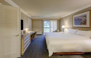 a bedroom with a large white bed and a desk at Indian Wells Resort Hotel in Indian Wells +40 photos