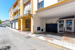 an empty street in front of a building at San Miguel Centro in Torremolinos