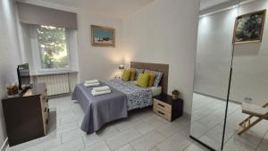a bedroom with a bed with yellow pillows at Ladispoli Apartment in Ladispoli