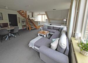a living room with a couch and a table at VolopVeluwe in Ermelo