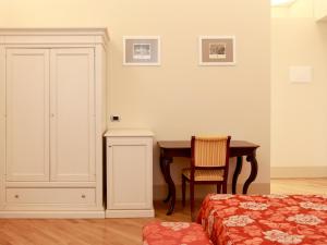 A bed or beds in a room at Casa Isolani Luxury Rooms Piazza Maggiore 1