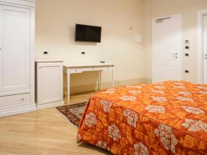 A bed or beds in a room at Casa Isolani Luxury Rooms Piazza Maggiore 1