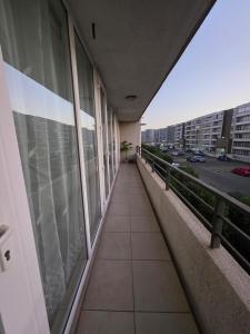 a balcony of a building with a view of a street at Dpto 2D2B Barlovento Brisas del Sol in Talcahuano
