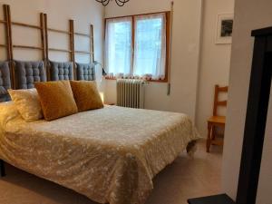 a bedroom with a bed and a window at Best Biescas Tourist Home in Biescas