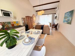 a kitchen and living room with a table and chairs at Loft Caeté in Araruama