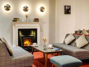 Ruang duduk di Mercure Telford Centre Hotel