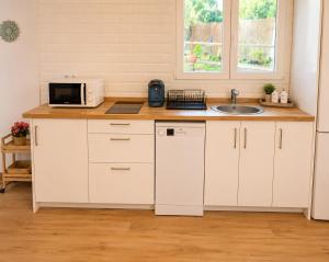 a kitchen counter with a microwave and a sink at DUNA - Escapada romántica en Punta Paloma in Tarifa