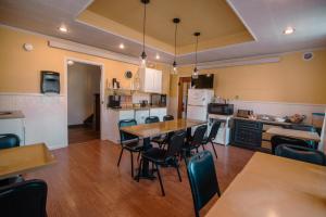 a kitchen and dining room with a table and chairs at Old Clark Inn in Marlinton +29 photos