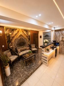 a living room with a couch and a counter at Anubis Pyramids View Inn in Cairo
