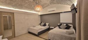 a hotel room with two beds in a room at Agena Cabrero in Cartagena de Indias +57 photos