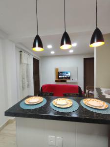 two plates on a kitchen counter in a room at Recanto dos sabias AP01 in Conservatória +3 photos