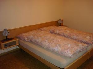 Letto o letti in una camera di Hotel Gasthof Kreuz