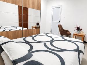 a bedroom with two beds and a chair at Modern Central Studio - Dakar Plateau in Dakar