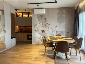 a dining room with a table and chairs at Apartamenty amMEER in Gdańsk