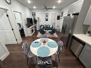 a kitchen and living room with a table and chairs at Modern & Spacious Apartment 15 Min to NYC Near MetLife & American Dream in Jersey City