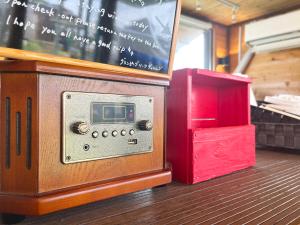 an old radio sitting next to a red box at Glamping Village LEAF in Mashiki