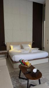 a bedroom with a large bed and a table at شاليهات رون الفندقية in Medina +20 photos