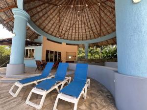 a group of blue chairs sitting on a patio at Casa Puerto in El Garitón
