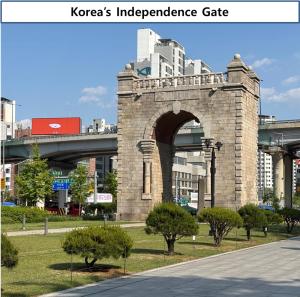 a bridge with an arch in a city at 지하철 2분, 침대3, 4인 최적, 5인 가능, 홍대 경복궁 명동 동대문 이동편리 in Samgong