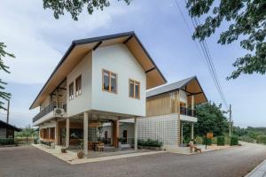 a house with a black roof at Glai boutique hotel in Ban Cha Prong