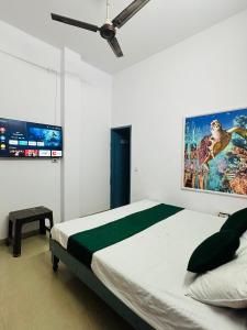 a bedroom with a bed with a painting on the wall at Hotel park view in Bathinda