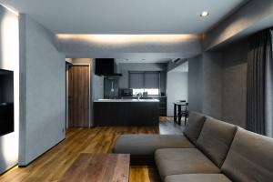 a living room with a couch and a kitchen at ulu Tokyo in Tokyo