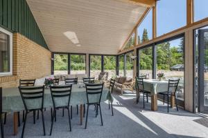 a dining room with a table and chairs at Holiday Home With Outdoor Jacuzzi And Shelter in Vig