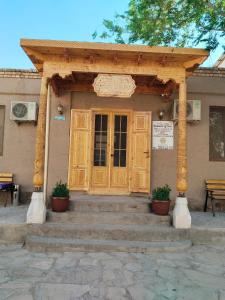 a entrance to a building with a wooden door at Гостевой дом Hotel Allanazar Ota in Khiva