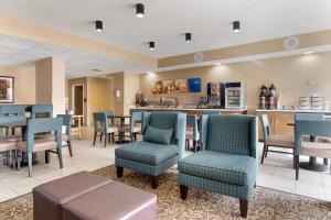 a waiting room with blue chairs and a counter at Comfort Inn Ebensburg in Ebensburg
