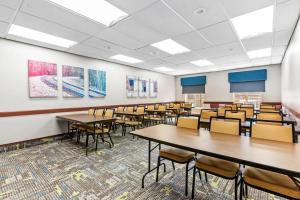 a classroom with tables and chairs in a room at Hampton Inn & Suites Scottsburg in Scottsburg +67 photos