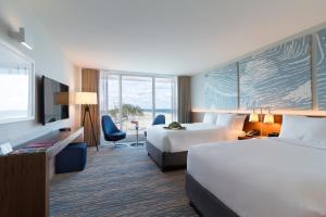 Postel nebo postele na pokoji v ubytování B Ocean Resort Fort Lauderdale Beach