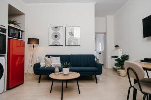 a living room with a blue couch and a table at Casa Centro Kilkis in Kilkis