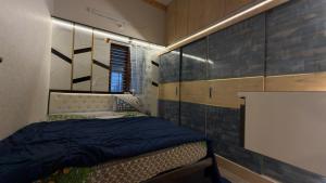 a bedroom with a bed in a room at Yashaswi Hilldeck in Sondekoppa