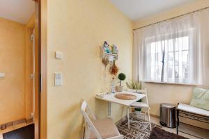 a small room with a desk and a window at Villa am Keltenberg - La Stella in Glauburg