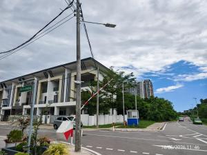 a building on the corner of a street at JN Villa Homestay 5 Bedroom house, Near Airport Kota Kinabalu in Donggongon
